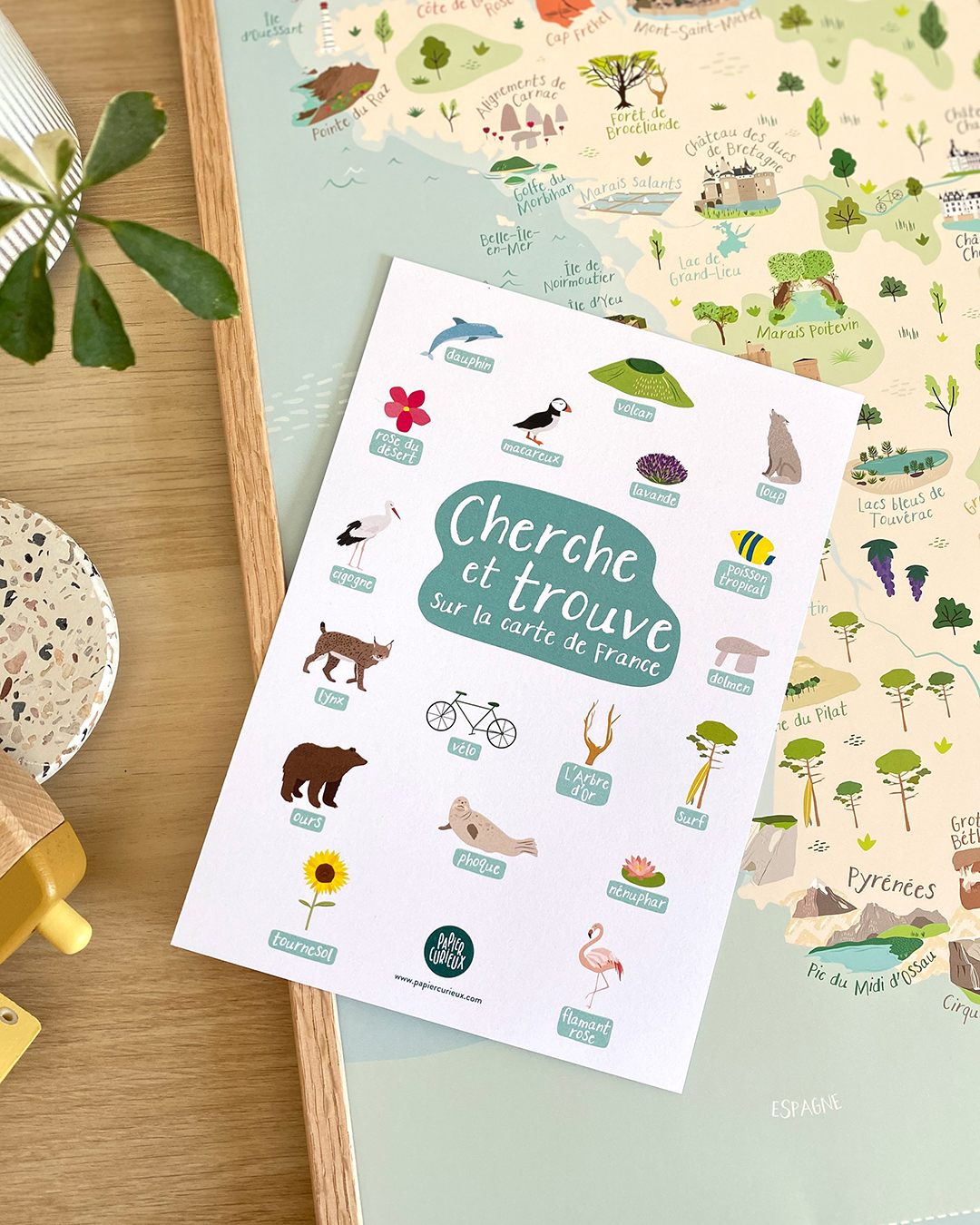 Carte de France, affiche déco colorée, jeu cherche et trouve, poster illustré pédagogique et géographique Papier curieux