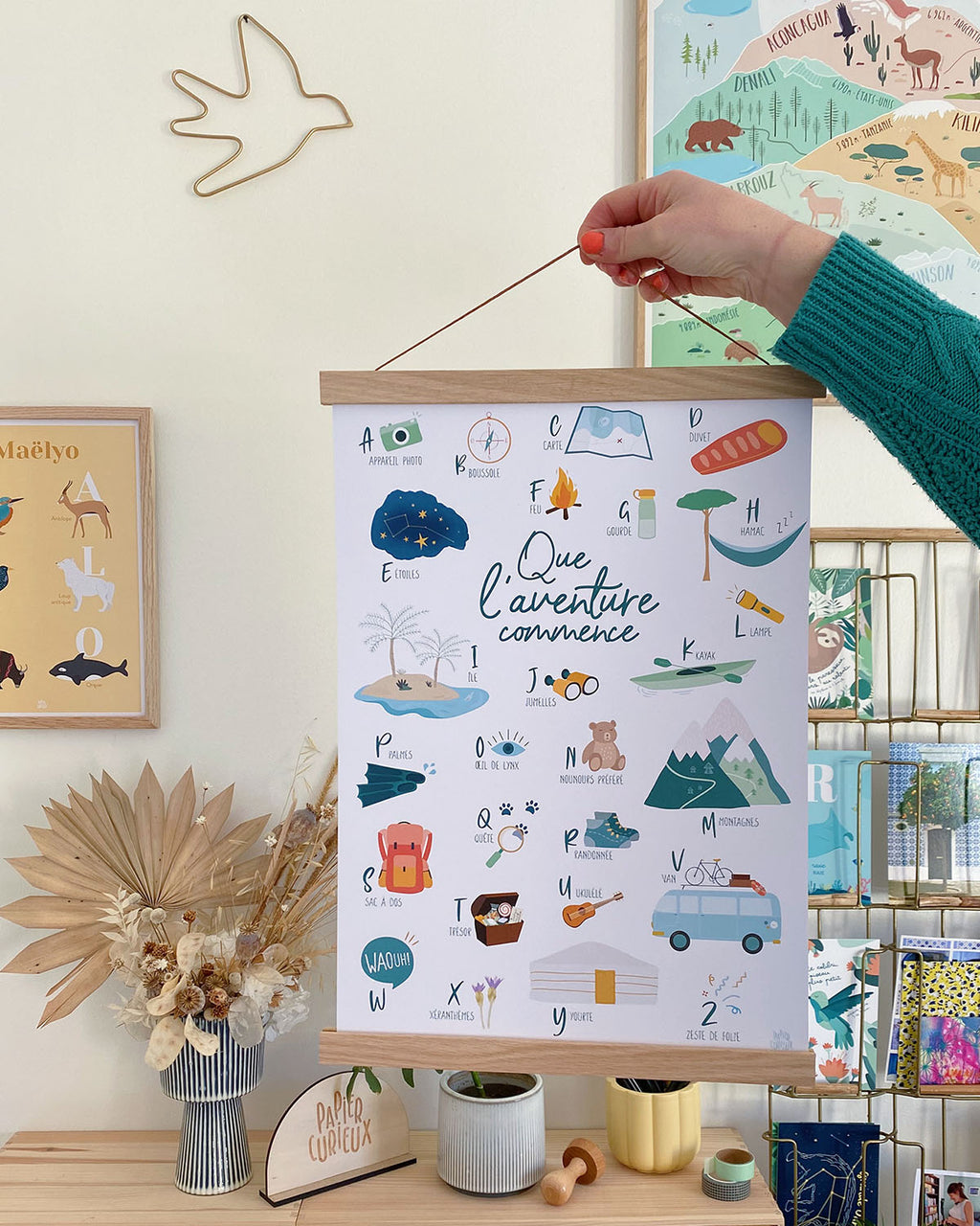 Affiche abécédaire déco chambre enfant, poster alphabet de l'aventurier