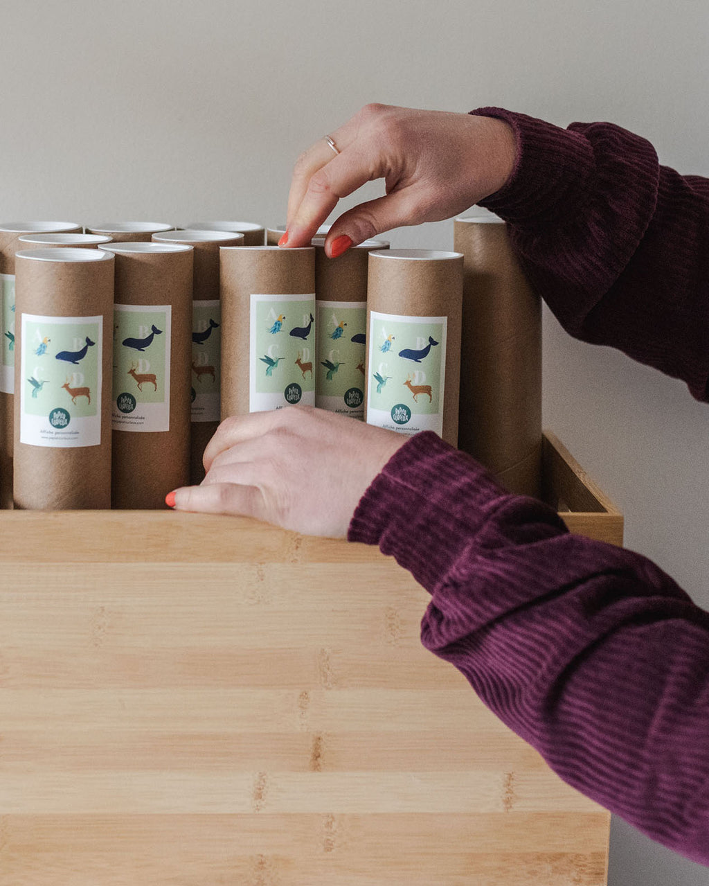 Emballage affiche prénom à personnaliser, tube recyclé et résistant, atelier Papier curieux
