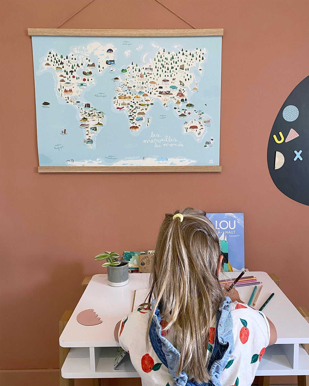 Carte du Monde, affiche déco chambre enfant, planisphère nature et animaux, poster illustré pédagogique et géographique Papier curieux